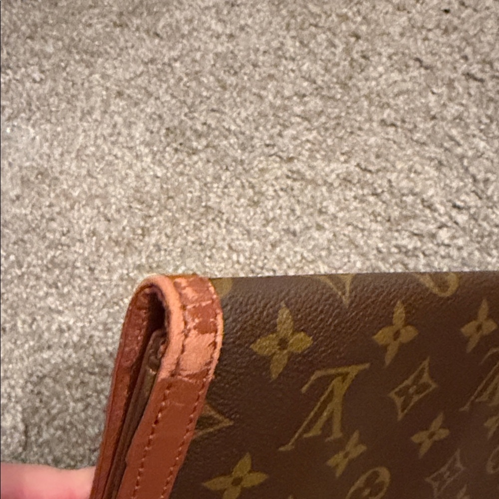Vintage Louis Vuitton Monogram Clutch - Picture 6 of 16